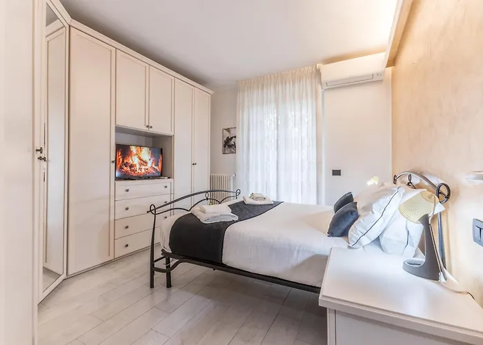 Modern 2 Bedroom Cinecitta Apartment *