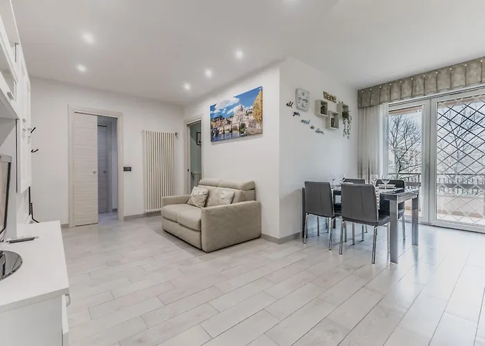 Modern 2 Bedroom Cinecitta Apartment Rom